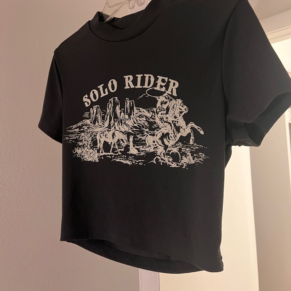 Solo Rider Cropped Tee - Picture 2 of 2